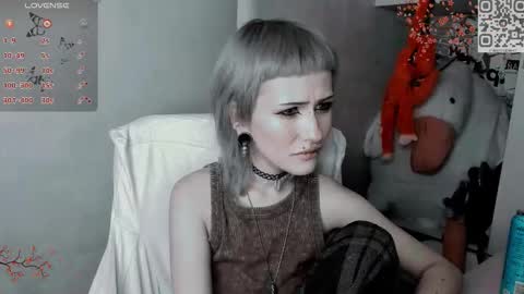 pronoun she. name Mary. age 21. online show from 11/12/25, 05:13