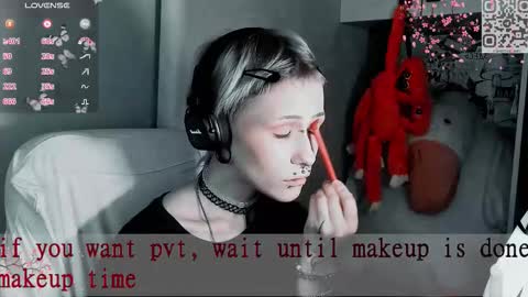 pronoun she. name Mary. age 21. online show from 11/17/25, 09:15