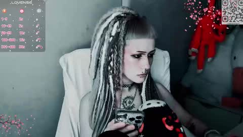 pronoun she. name Mary. age 21. online show from 11/28/25, 11:46