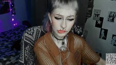 pronoun she. name Mary. age 21. online show from 04/05/26, 01:03