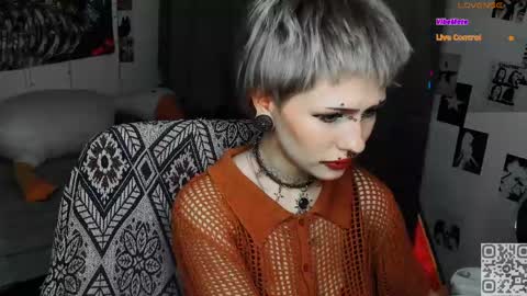 pronoun she. name Mary. age 21. online show from 04/16/26, 12:11