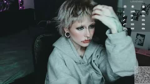 Snapshot of say_mary chatting on 05/13/26, 07:00 pronoun she. name Mary. age 21. online show from 05/13/26, 07:00
