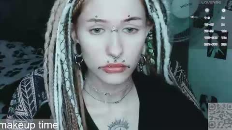 Snapshot of say_mary chatting on 06/11/26, 12:14 pronoun she. name Mary. age 21. online show from 06/11/26, 12:14