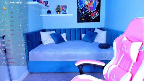 Snapshot of sayl0r_moon chatting on 12/19/24, 06:23 Kira GMT 7 Mon Thu-Sun 0800am-0200pm online show from 12/19/24, 06:23