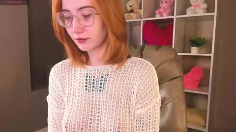 Kira  GMT 7 Mon Thu-Sun  0800am-0200pm  online show from 11/18/25, 01:22