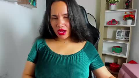 Snapshot of saylor_lee22 chatting on 12/04/24, 06:33 Saylor online show from 12/04/24, 06:33