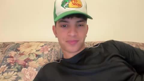 sbouchikh03 online show from 12/22/25, 06:43