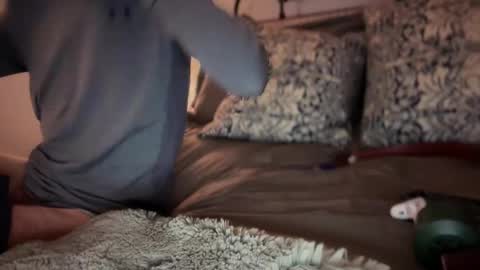 Snapshot of sbs8877 chatting on 11/18/25, 05:23 sbs8877 online show from 11/18/25, 05:23