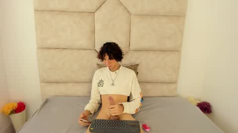 Snapshot of scaarlett_22 chatting on 10/08/25, 05:32 scaarlett_22 online show from 10/08/25, 05:32