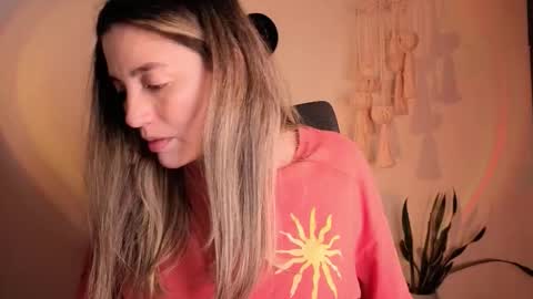 Venus online show from 11/19/25, 05:02