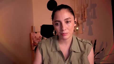 Venus online show from 12/18/25, 04:02