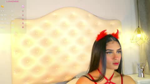 Snapshot of scarleettdoll chatting on 05/17/26, 01:14 scarleettdoll online show from 05/17/26, 01:14