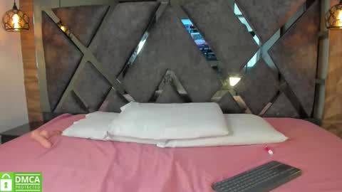 scarlet__jones_ online show from 10/20/25, 08:53