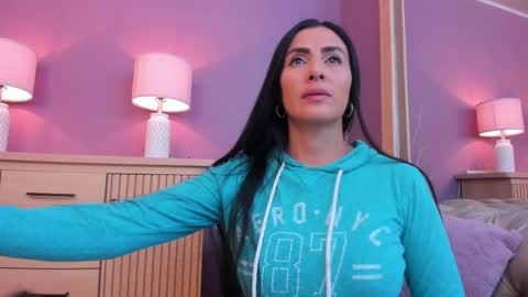 Scarlet Edwars online show from 03/07/25, 12:12