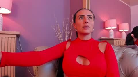 Scarlet Edwars online show from 03/12/25, 09:44