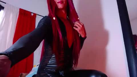 Snapshot of scarlet_goddes chatting on 10/04/25, 12:03 As me online show from 10/04/25, 12:03