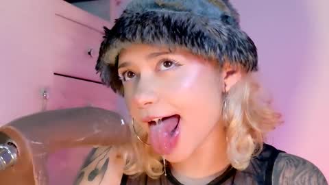 scarlet_gold online show from 04/06/26, 12:30