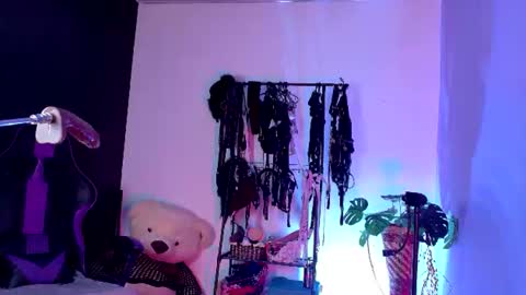 Snapshot of scarlet_gold chatting on 07/08/26, 05:17 scarlet_gold online show from 07/08/26, 05:17