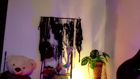 Snapshot of scarlet_gold chatting on 07/15/26, 05:51 scarlet_gold online show from 07/15/26, 05:51