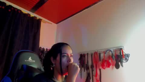 scarlet taylor kennedy online show from 10/18/25, 07:14