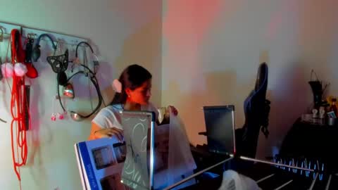 scarlet taylor kennedy online show from 04/10/26, 08:24