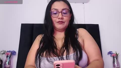 Snapshot of scarlet_ray_ chatting on 10/14/25, 11:33 Scarlet Ray online show from 10/14/25, 11:33