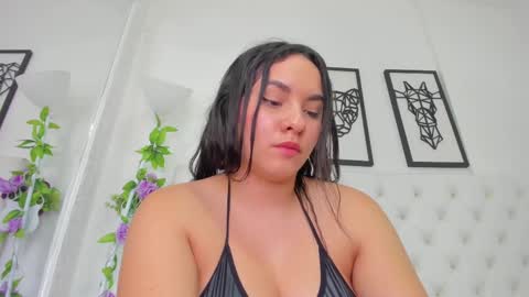 Snapshot of scarlet_stan22 chatting on 02/18/25, 05:21 Isa online show from 02/18/25, 05:21