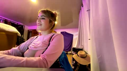 Snapshot of scarlet_whisper chatting on 09/26/25, 10:47 scarlet whisper online show from 09/26/25, 10:47