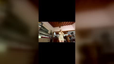 scarlet whisper online show from 04/10/26, 09:41