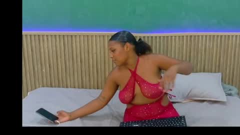 Snapshot of scarlet_xx chatting on 05/19/26, 07:42 scarlet_xx online show from 05/19/26, 07:42