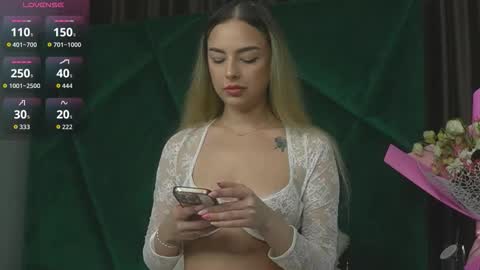 Scarlet online show from 09/19/25, 09:37