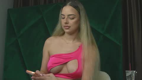 Scarlet online show from 09/23/25, 09:07