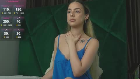 Scarlet online show from 10/15/25, 12:33