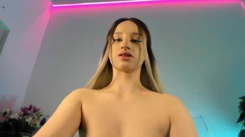 Snapshot of scarletflameee chatting on 04/30/26, 06:31 Amira online show from 04/30/26, 06:31
