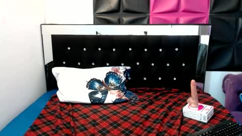 scarletglow1 online show from 01/21/25, 05:51