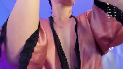 Scarlet  online show from 09/18/25, 10:01