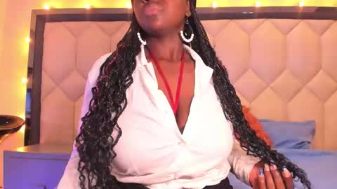 scarlethbigbug online show from 10/18/25, 11:33