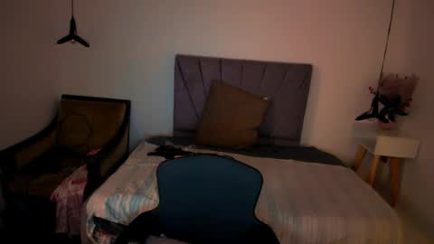 Snapshot of scarlethoot_ chatting on 05/27/26, 05:32 S C A R L E T online show from 05/27/26, 05:32