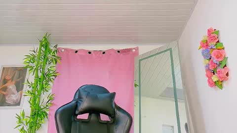 Snapshot of scarletjonesx chatting on 02/03/26, 08:30 Denis online show from 02/03/26, 08:30