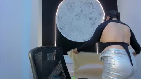 Snapshot of scarletmoon1_ chatting on 10/17/25, 08:33 Scarlet online show from 10/17/25, 08:33