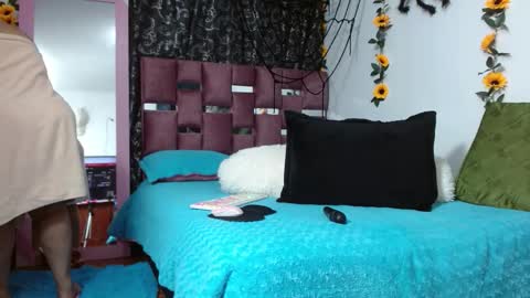 Scarlett online show from 10/19/25, 07:14