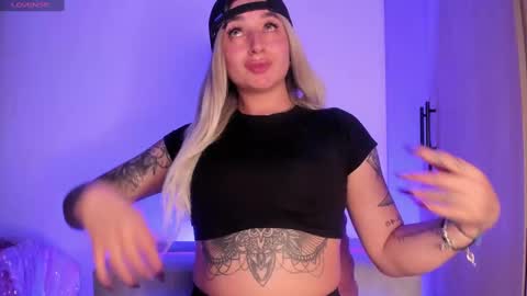 SCARLETT COLLINS online show from 10/05/25, 02:32