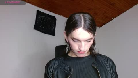 Snapshot of scarlett_crastrawberry chatting on 04/25/26, 04:59 scarlet online show from 04/25/26, 04:59