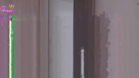 Scarlett Thumb up please help me 100 its important online show from 03/23/26, 10:47