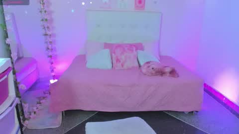 Scarlett  online show from 12/18/25, 12:00