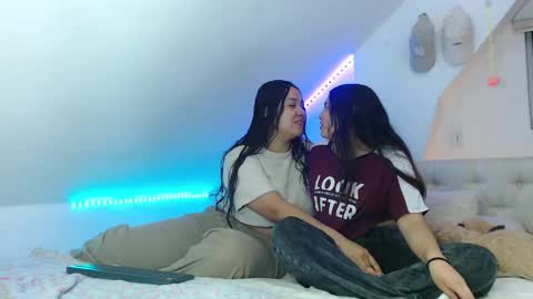 Scarlett and Jazmin online show from 09/25/25, 10:08