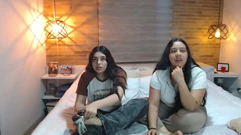 Scarlett and Jazmin online show from 11/14/25, 09:41