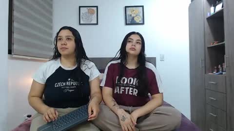 Scarlett and Jazmin online show from 05/06/26, 03:46