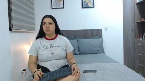 Scarlett and Jazmin online show from 05/20/26, 09:37