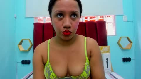 Snapshot of scarlett_fox20 chatting on 02/20/26, 01:44 scarlett_fox20 online show from 02/20/26, 01:44